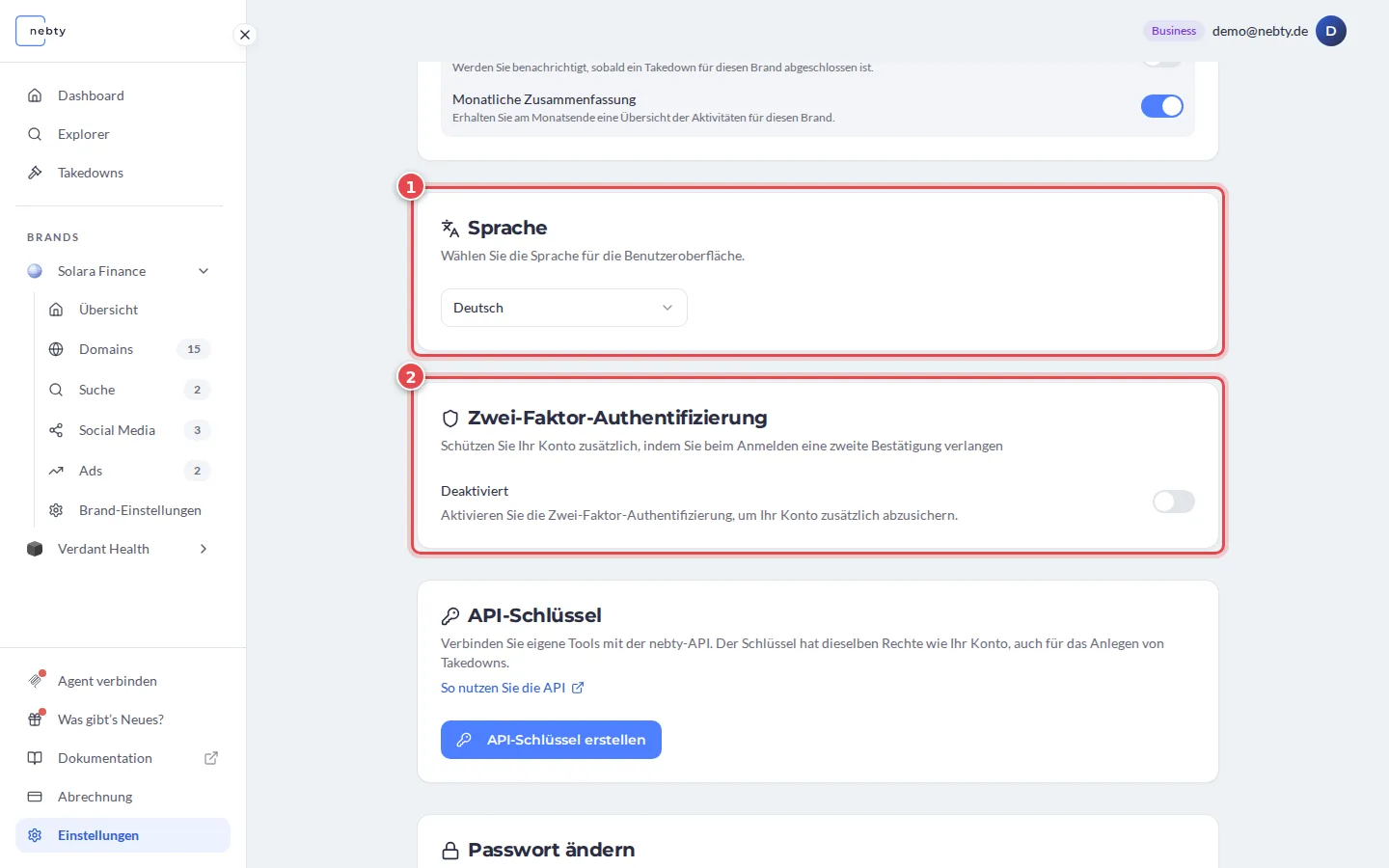 Die Seite „Einstellungen“ mit der Karte „Sprache“ (1) und der Karte „Zwei-Faktor-Authentifizierung“ (2)