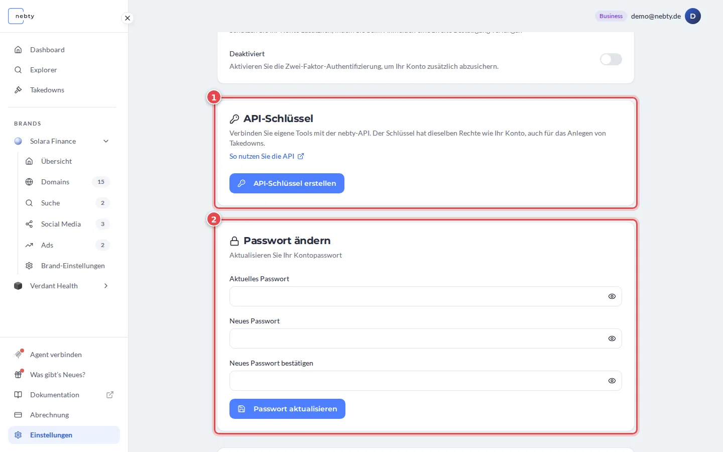 Die Seite „Einstellungen“ mit der Karte „API-Schlüssel“ (1) und der Karte „Passwort ändern“ (2)