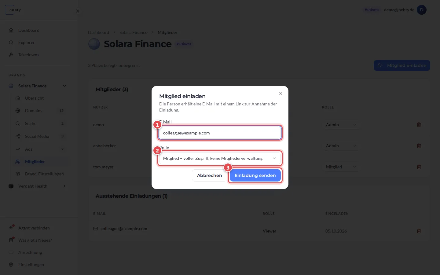 Dialog Mitglied einladen, das Feld E-Mail ist mit 1, die Rollenliste mit 2 und die Schaltfläche Einladung senden mit 3 markiert