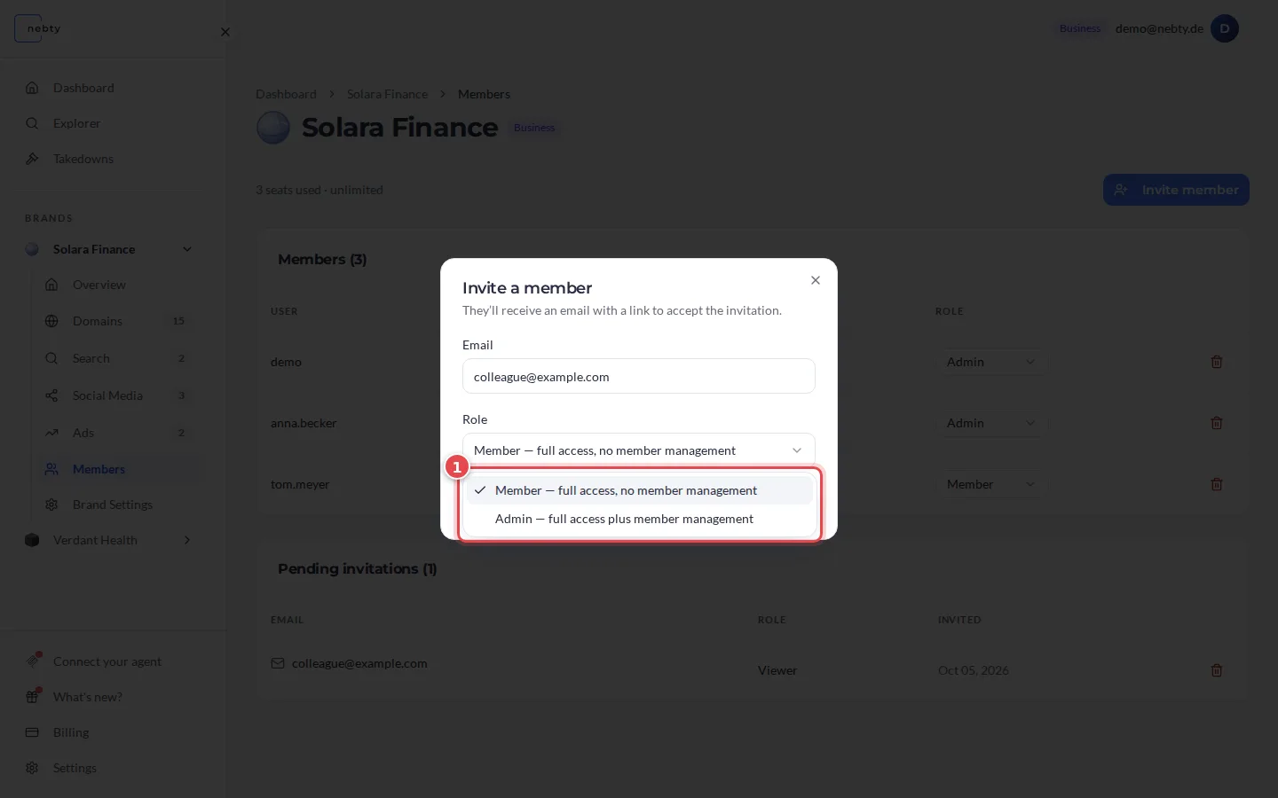 Open role list in the invite dialog with the two options Member and Admin marked 1
